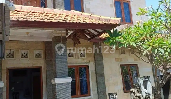 Large House with 7 Bedrooms in Sesetan