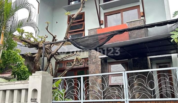Rumah Modern 2,5 Lantai Dekat Renon