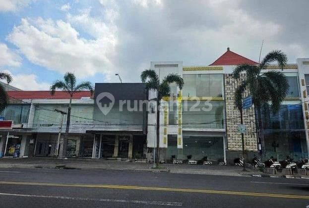 Strategic 3-Storey Shophouse on Busy North Denpasar Road (Yearly Rent)