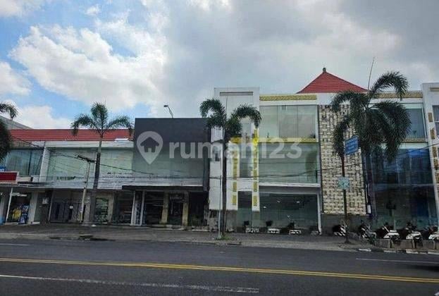 Strategic 3-Storey Shophouse on Busy North Denpasar Road (Yearly Rent)