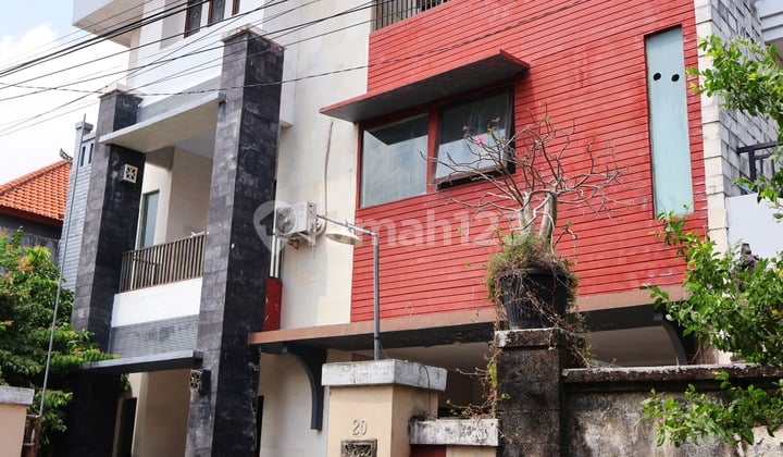 Massive 5BR Luxury Residence with Pool in West Denpasar