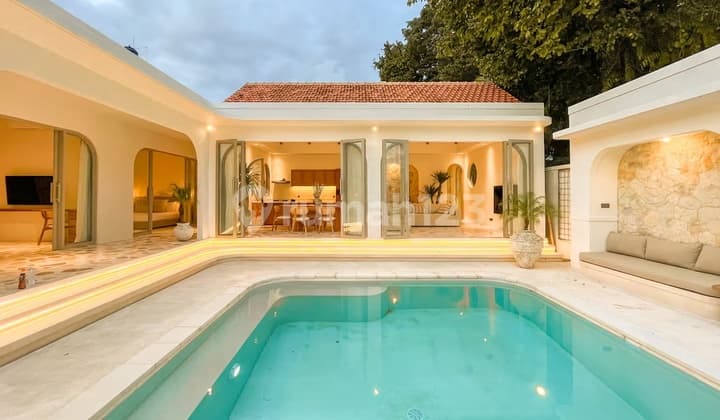 Stylish 3-Bedroom Mediterranean Villa in Kerobokan
