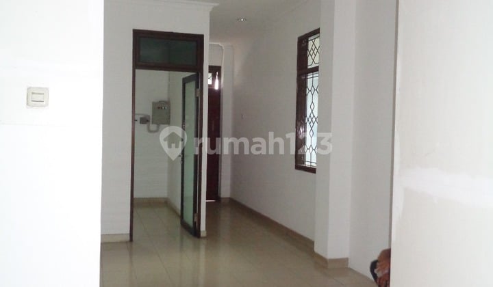 *disewakan Kantor Atau Ruko Strategis Zona Komersial Lantai Di Utan Kayu Matraman, Jakarta Timur*