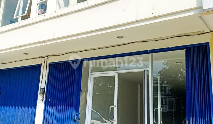 For Rent: Attached Shophouse/ Can be Used as Warehouse in Rawamangun Area, Rare Location / Main Road