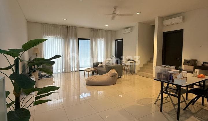 Dijual Rumah Siap Huni 2 Lantai Semi Furnished Wisteria Cakung, Jakarta Timur