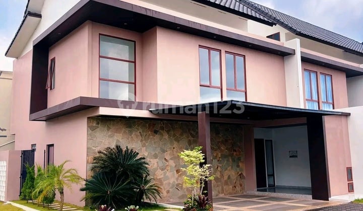Rumah Bernuansa Villa dengan Kolam Pribadi di Bengkong