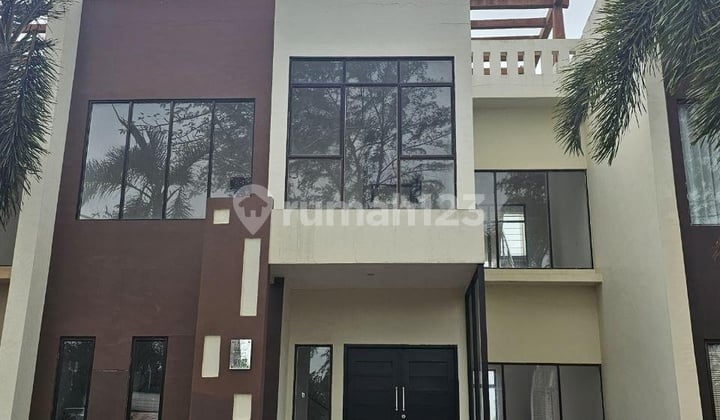 Rumah Mewah dengan View Laut di Neo Coastarina