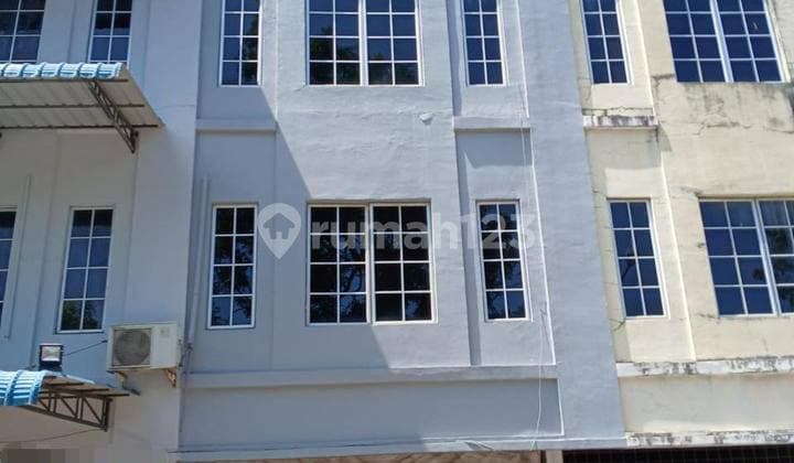 Ruko 3 Lantai Berlokasi Strategis di Sukajadi