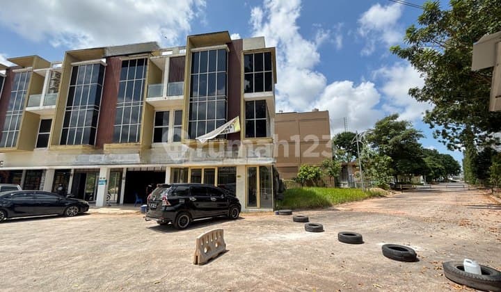 Ruko 3 Lantai Hook di Sukajadi, Batam