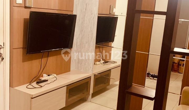 Apartemen Full Furnished Menghadap Kolam