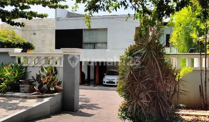 Hotel Pinggir Jalan Raya Semarang Selatan