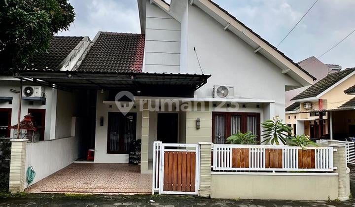 Rumah 1 Lantai Posisi Hook, SHM, Semi Furnished, di Mlati Sleman