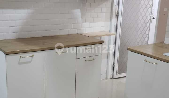 2-Story House in Green Lake City American Cluster