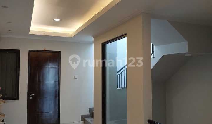 Rumah 2,5 Lantai Dijual,, Dii Green Lake City Kluster East Asia