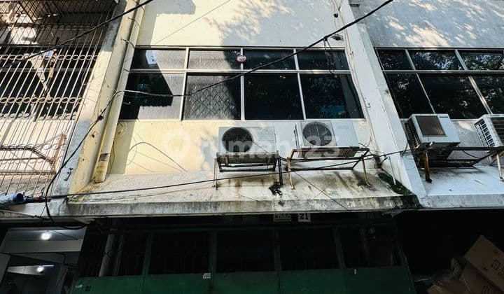 For Sale: 3.5-Story Shop House, Size 4.5×17 M2, North Facing in Latumenten, West Jakarta