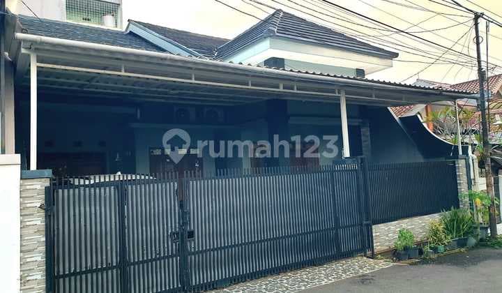 ATTACHED HOUSE IN BINTARO - CLOSE TO EVERYTHING, INCLUDING HAPPINESS.