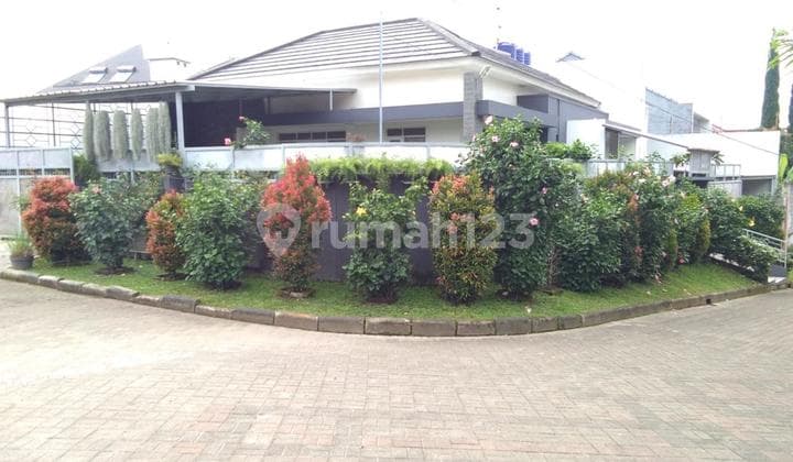 286M² HOUSE IN SETIABUDI REGENCY BANDUNG - COOL, SPACIOUS, 4-CAR GARAGE