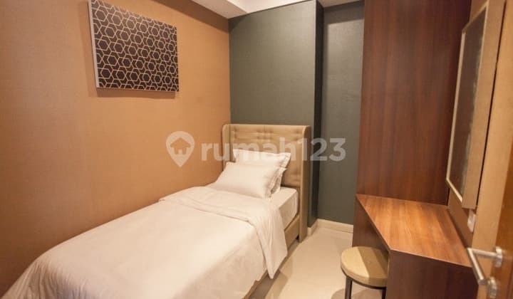 Private and Strategic Residence