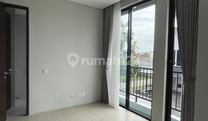 Disewakan Rumah Baru Gress di Crystal Golf