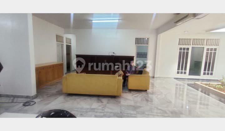 sewa rumah classic pondok indah 200 meter furnish Jakarta Selatan