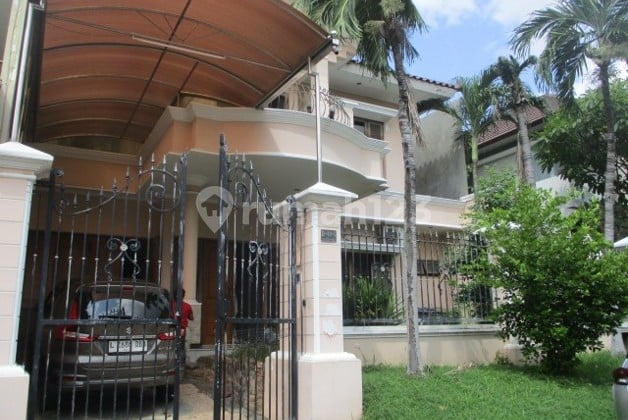 Dijual Via Lelang Rumah Mewah Graha Family Surabaya