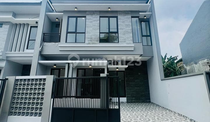 Rumah New Minimalis 2 Lt*Pakal Madya Asri*(Belakang Northwest Citraland)*Pakal Madya Jayaluas Tanah : 94 M² (L ± 8,5 M)Luas Bang. : ± 150 M²Kt 3 - KM 3Shm - Barat Row Jalan 2 Mobil Longgarpdam - PLN Ready*Harga : ~1,6 M~ ke 1,3 M Nego*Bonus : - 4 Ac Terpa