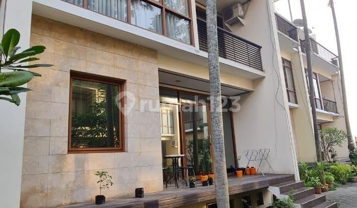 Rumah Bagus 2 Lantai Furnished di Setra Duta Bandung