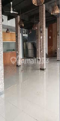 Business Location with Spacious Parking in Pajajaran, Bandung