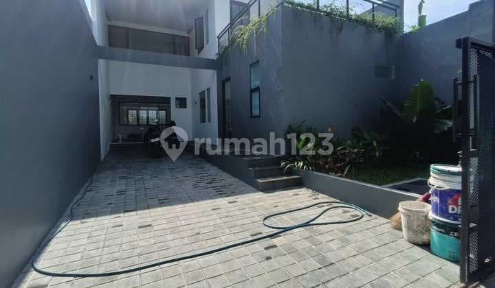 Rumah Modern Dengan American Classic Style Di Dago Bandung