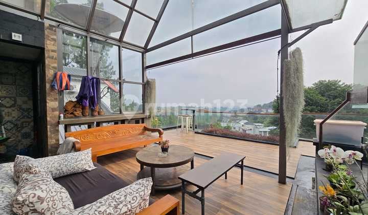 Rumah Keren Nyaman Asri With City View di Dago Pakar