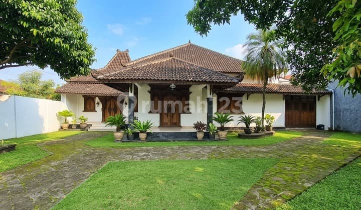 Rumah Joglo Tengah Kota Solo Dekat Paragon Mall