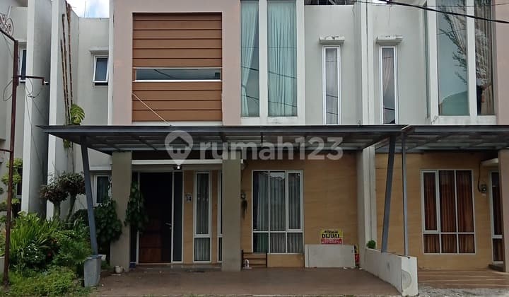 Rumah Dengan Konsep Minimalis Victorian, Perum Casablanca, Tasikmalaya