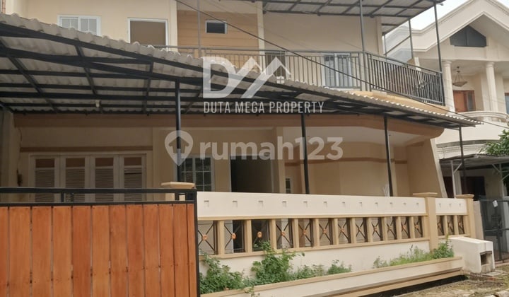 Rumah Cantik dan Luas di Villa Melati Mas
