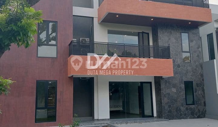 Rumah Hook 3 Lantai Cluster Alam Sutera