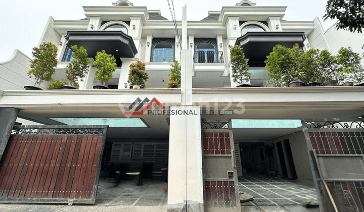 Modern New House Under Construction in Cilandak, South Jakarta