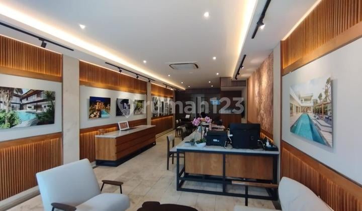 Ruko 2 Lantai Raya Kerobokan - Seminyak, Badung SHM
