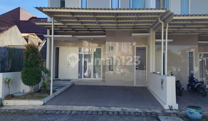 De Victory Regency Darmo Satelit