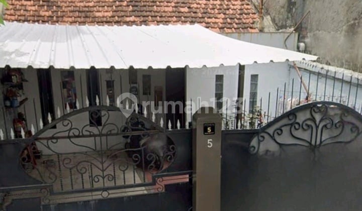 Rumah di Jalan Ngagel Wasana