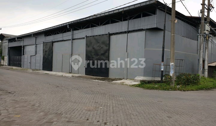 Kompleks Pergudangan Osowilangun Permai