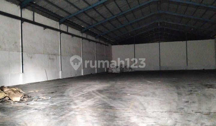 For Rent Warehouse Complex in Romokalisari, Close to Teluk Lamong Port, Perak, and Near Margomulyo Warehousing Area.
