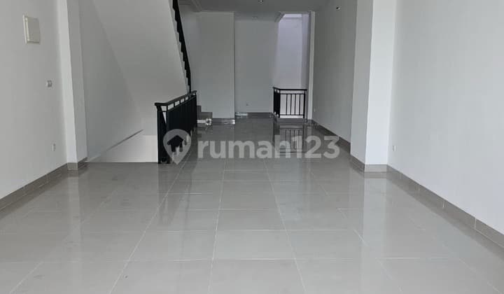 For Rent Cheap Shophouse Facing the Road at Pantai Indah Kapuk 2