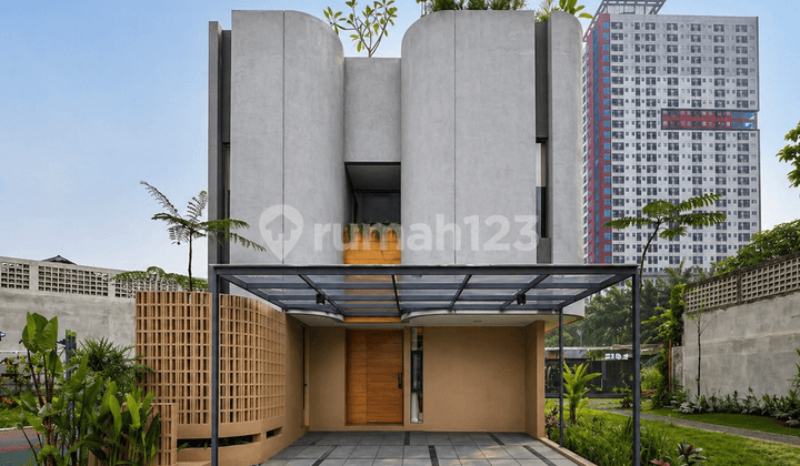 Ready-to-Move-In House: 4BR 3BA 3 Floors Near Toll and Station 5 Minutes - BSD City Serpong