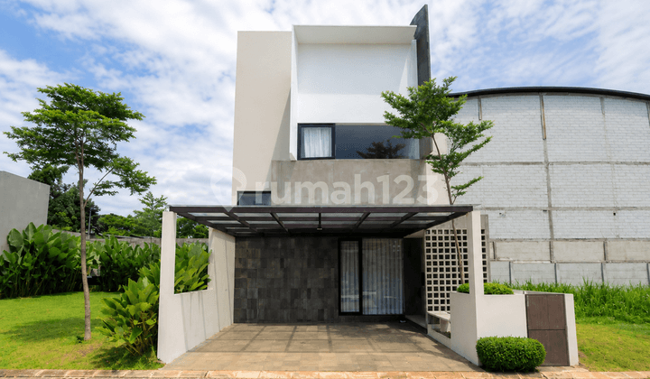 3-BR, 2-Bath, 2-Story House Near Toll and Station About 15 Minutes Away - Serpong