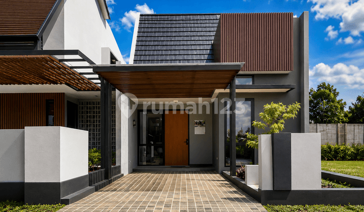Ready-to-occupy House in BSD, Near Modern Market and Rawa Buntu Station