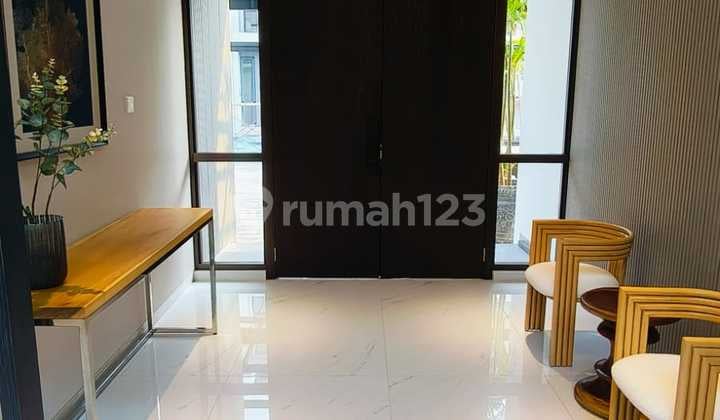 Rumah Baru di Pluit, 3 Lantai Siap Huni