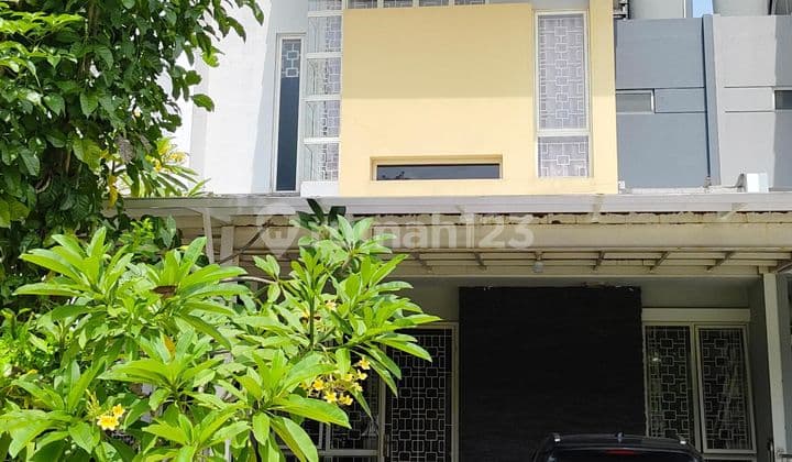 Rumah Fasilitas Lengkap di Cluster Harapan Indah 2 (13542 AD)