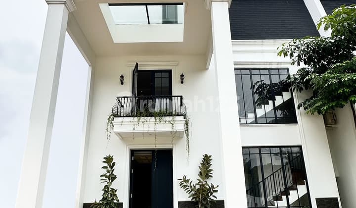 Townhouse 3 Lantai di Bintaro Pesanggrahan Ada Lift , Rooftop & Kolam Renang