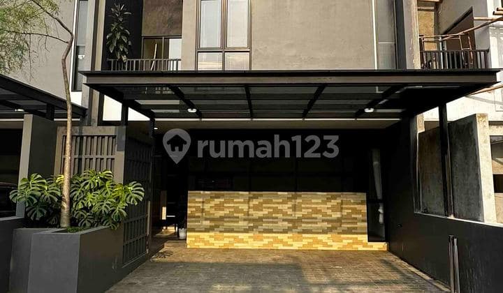 Rumah 3 Lantai Dengan Rooftop Garden Dekat Gerbang Tol Pamulang
