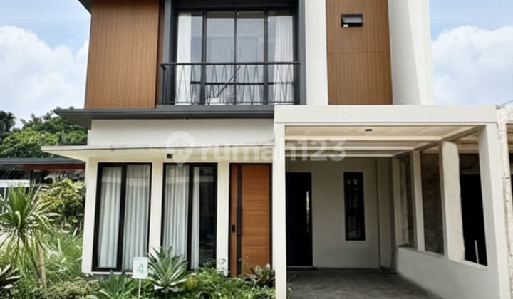 Rumah Townhouse 3 Lantai Ada Kolam Renang dan Rooftop Garden Dekat Transjakarta Petukangan