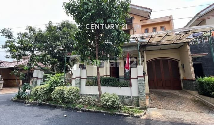 Quick Sale Below Market Price Hook Position House in Pesanggrahan